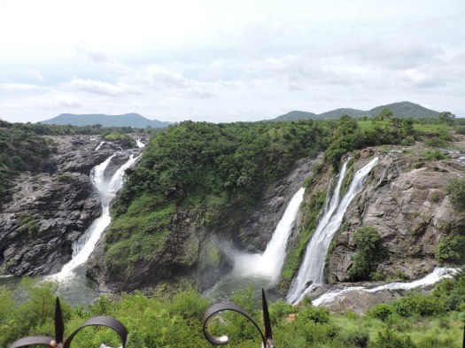 Gaganachukki falls as seen from Shivanasamudra watch tower